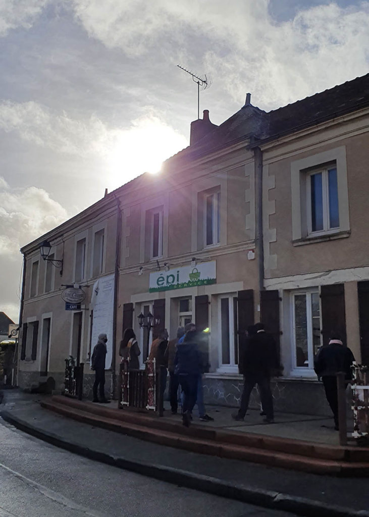 Les membres du CA à la boutique Les Halles de Châtelais